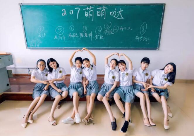 班級創(chuàng)意畢業(yè)照拍攝-拍畢業(yè)照合影-大學畢業(yè)照拍攝圖片7